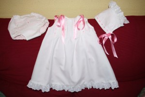 2009-01-10 vestidito lorzas recién nacida 001
