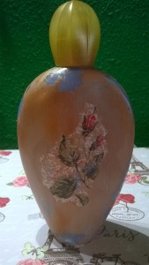 2016-02-09 botellita de plástico con découpage (1)